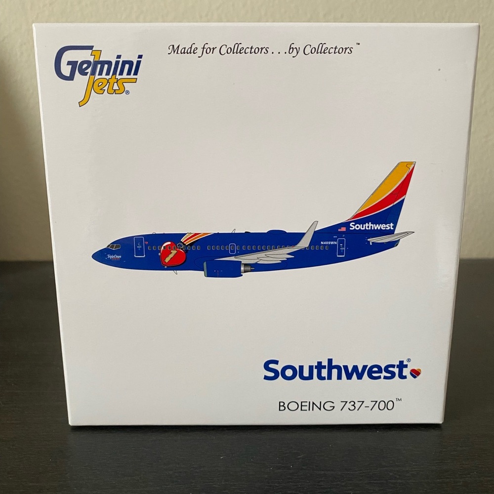 Gemini Jets 1:400 Southwest B737-700 Triple Crown Livery - Picture 1 of 4